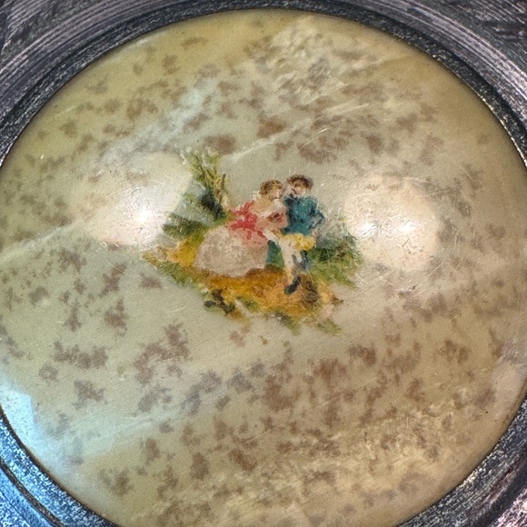 Tin Powder Container - Picture 2 of 6